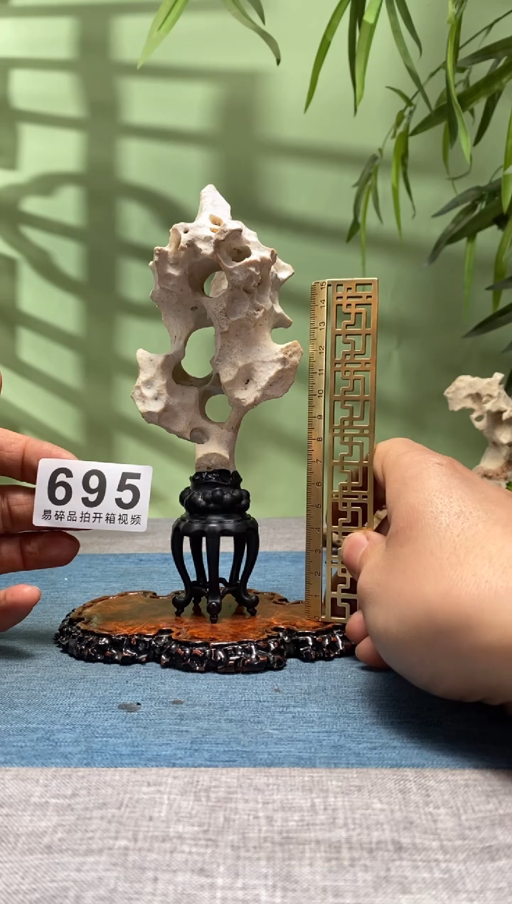 【闪购商品】树脂制品底座   石头是白太湖石695号