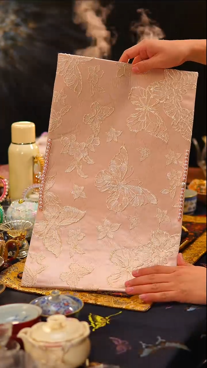 023粉色立线蝴蝶茶席50x30cm