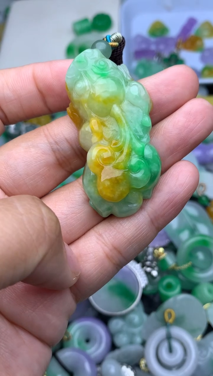 颈饰未镶嵌翡翠天然缅甸翡翠吊坠
