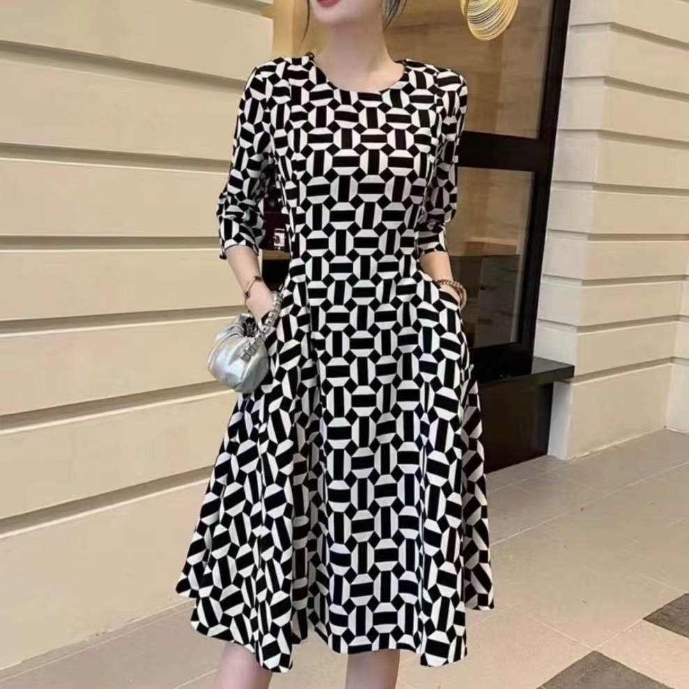 燕妮雅姿高端垂直感连衣裙新款气质收腰显瘦A字裙L637