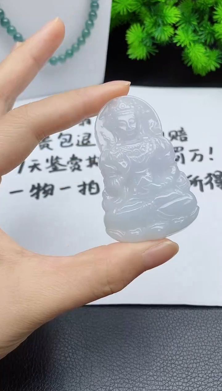 翡翠未镶嵌颈饰 