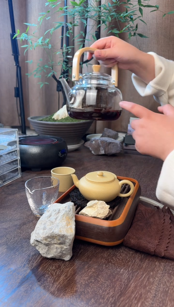 茶壶紫砂舒源-半手精工制作-本山绿泥-容量“150CC