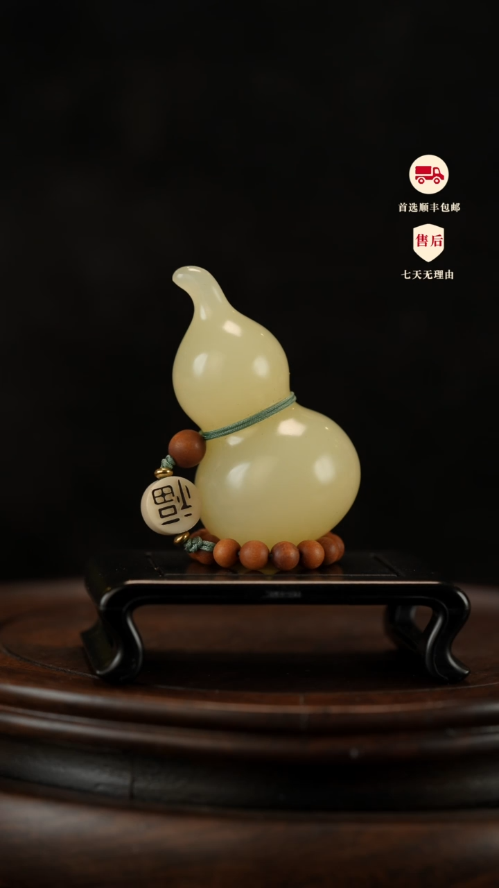 云南石竹叶青雕刻：手捻福禄手把件摆件