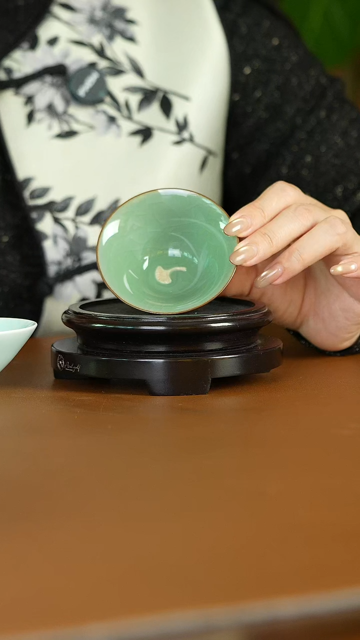 梅子青银杏叶开片斗笠杯