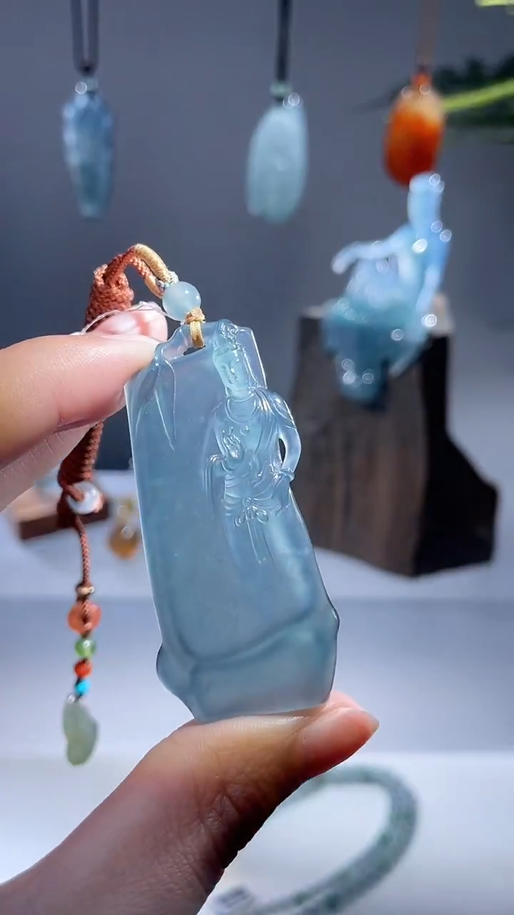 颈饰未镶嵌翡翠观音