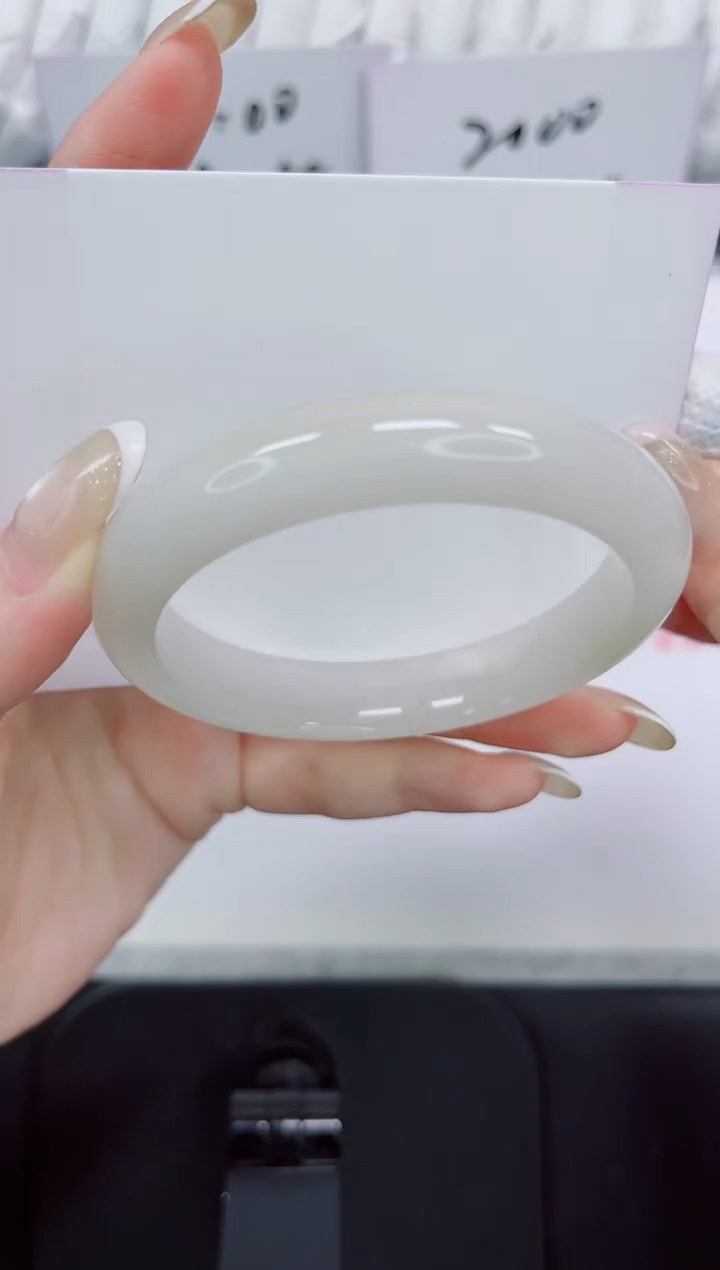 石英质玉手镯未镶嵌14