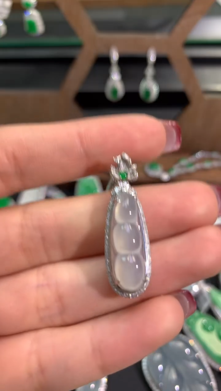 【闪购商品】翡翠吊坠(不含链)18K金镶嵌吊坠