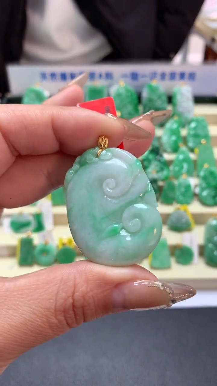 【闪购商品】翡翠吊坠(不含链)18K金镶嵌挂件
