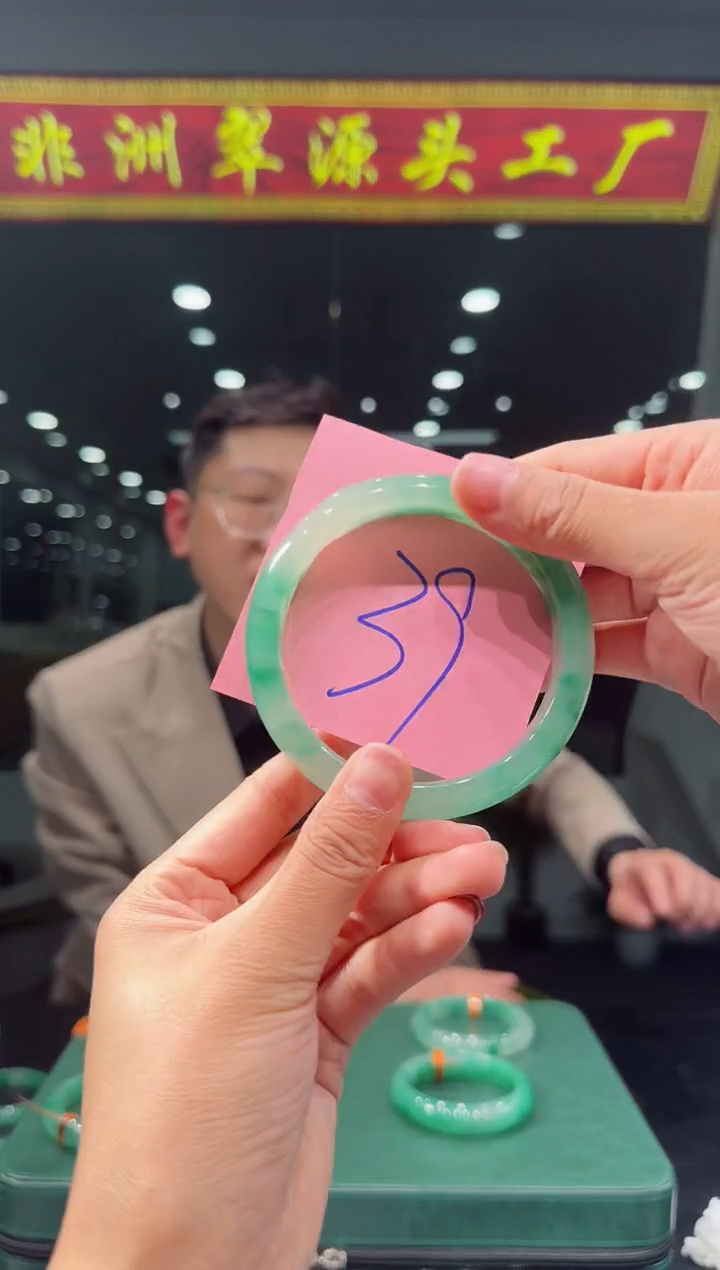 【闪购商品】石英质玉手镯未镶嵌天然A货 非洲翠 手镯（单品）