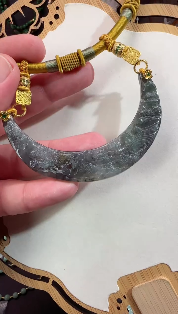 【闪购商品】翡翠颈饰未镶嵌牌子