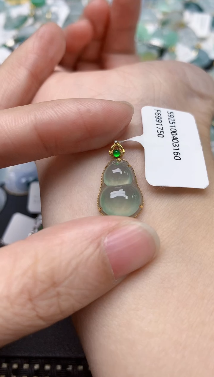 颈饰18K金镶嵌翡翠天然缅甸A货翡翠