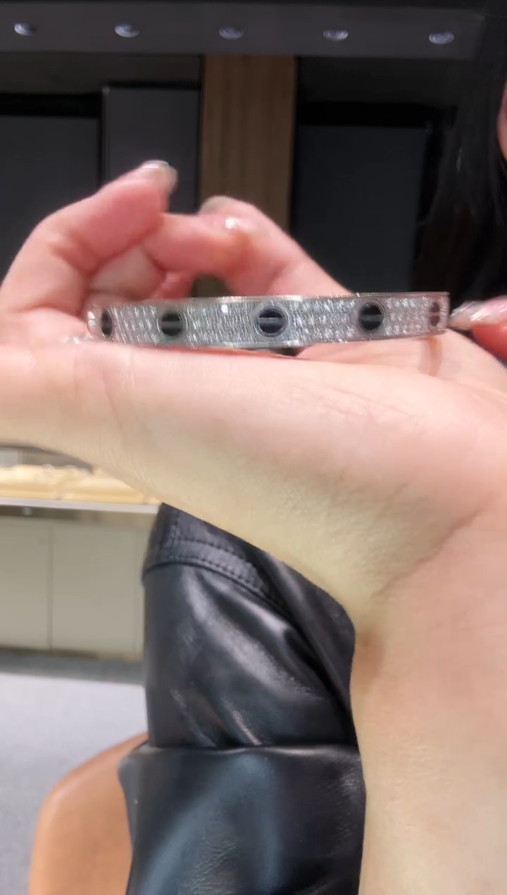 【闪购商品】钻石手镯18K金镶嵌黑钉