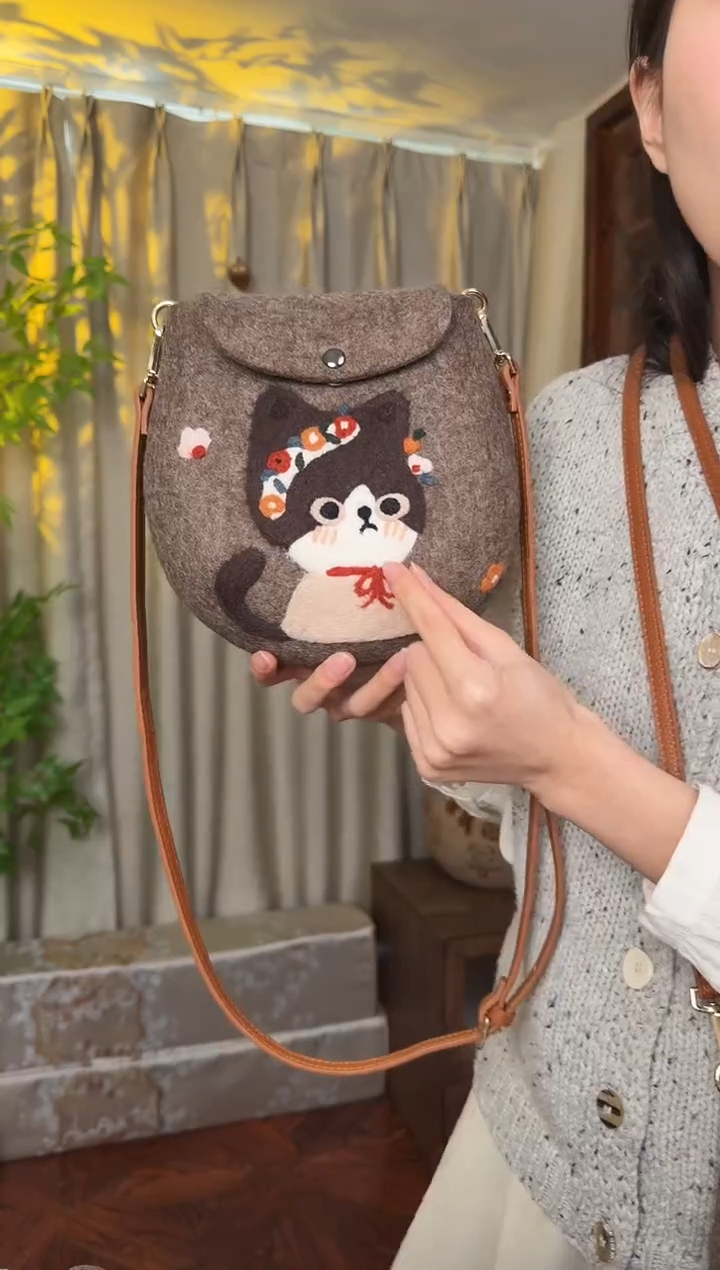 羊毛非遗羊毛毡包 蛋蛋包花环猫咪