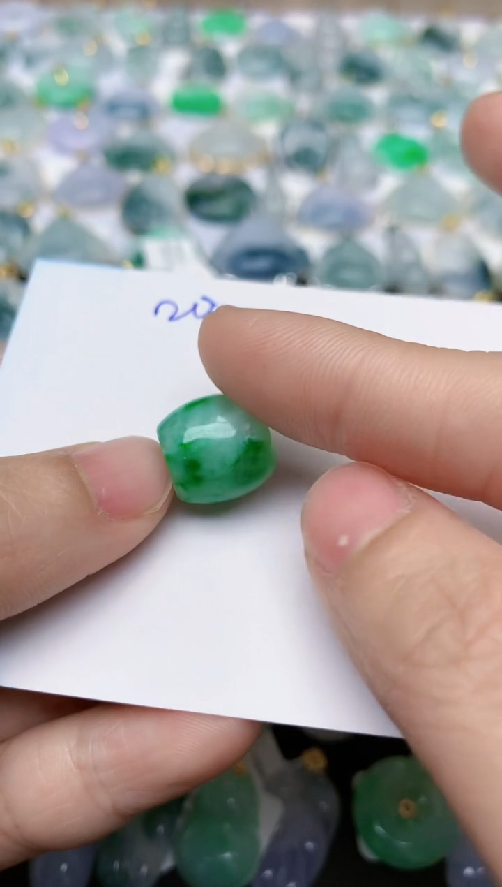 【闪购商品】翡翠颈饰未镶嵌天然翡翠A货    20