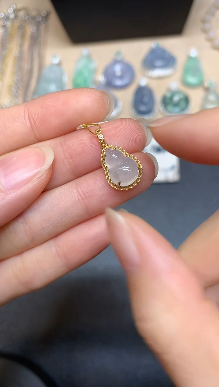 【闪购商品】翡翠颈饰18K金镶嵌葫芦【无服务费