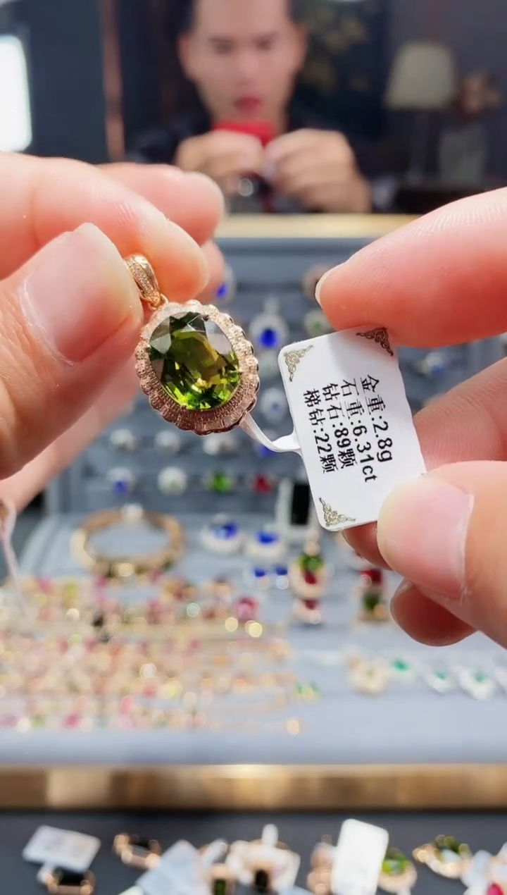 【闪购商品】碧玺颈饰18K金镶嵌6.31..