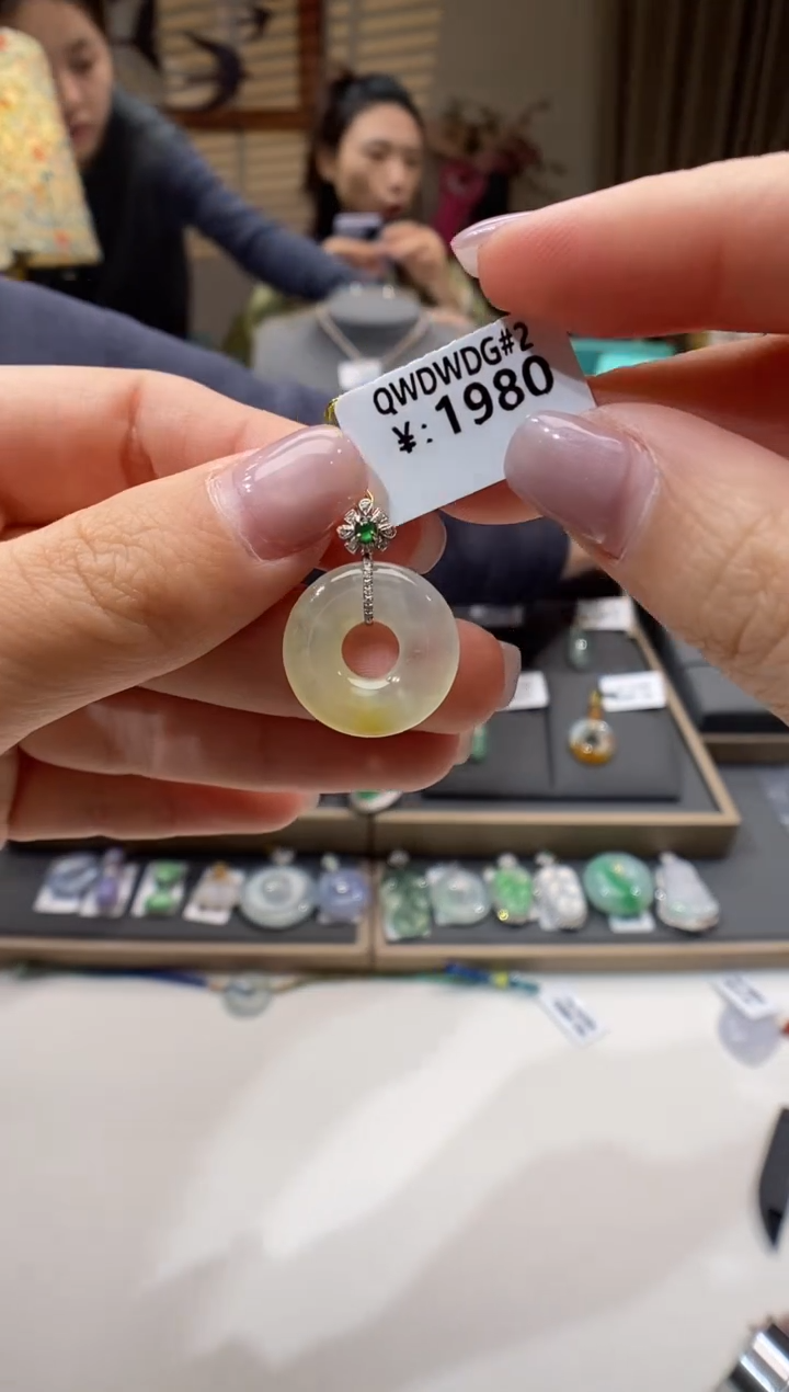 【闪购商品】翡翠颈饰18K金镶嵌甜甜圈