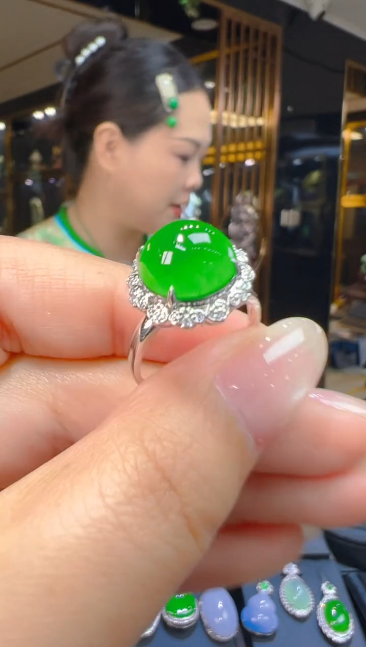 18K金镶嵌戒指翡翠086   