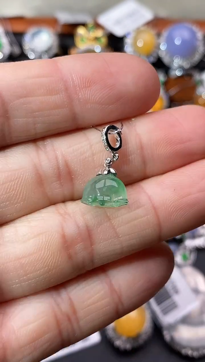 【闪购商品】翡翠吊坠(不含链)18K金镶嵌吊坠