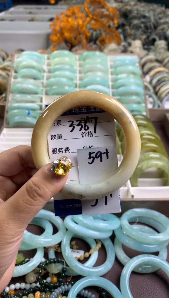 【闪购商品】蛇纹石玉手镯未镶嵌3367