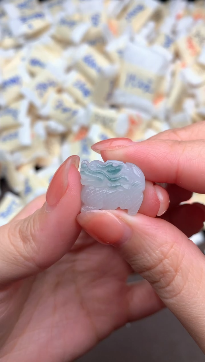 【闪购商品】翡翠挂件未镶嵌一