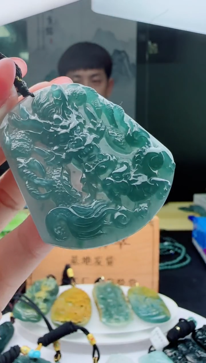 【闪购商品】翡翠颈饰未镶嵌多样性随机一件发货