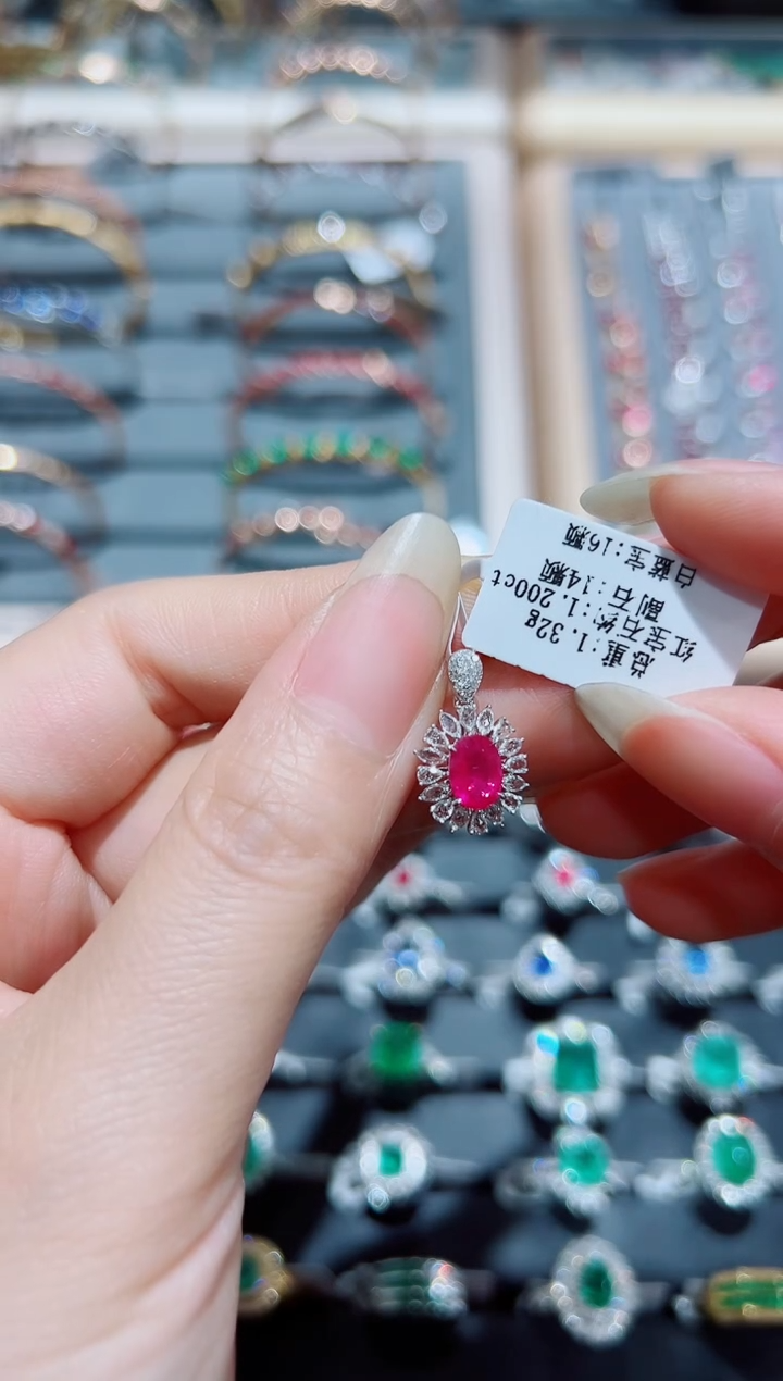 吊坠18K金镶嵌红宝石·