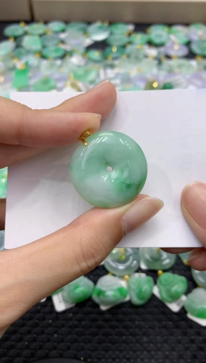 颈饰未镶嵌翡翠天然缅甸翡翠A货