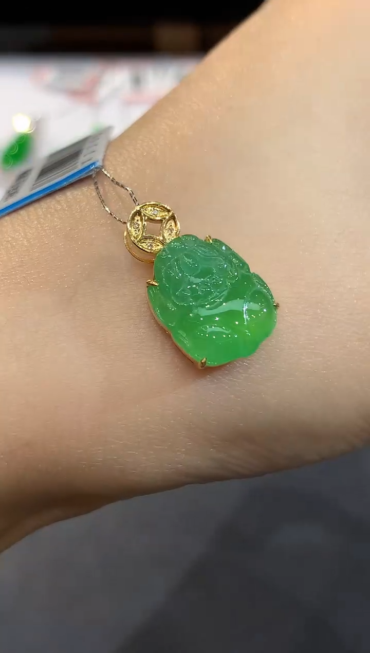 吊坠(不含链)18K金镶嵌翡翠多样性发其一