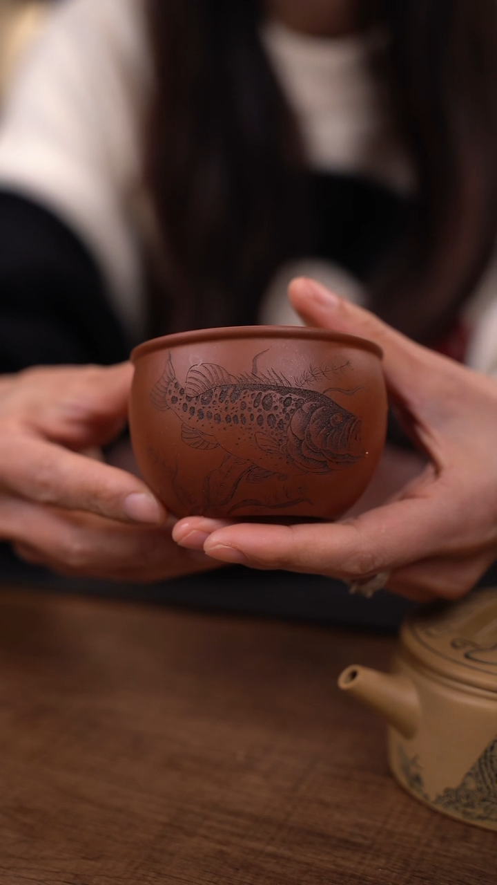 【闪购商品】紫砂茶杯小岚  刻绘鱼  杯子