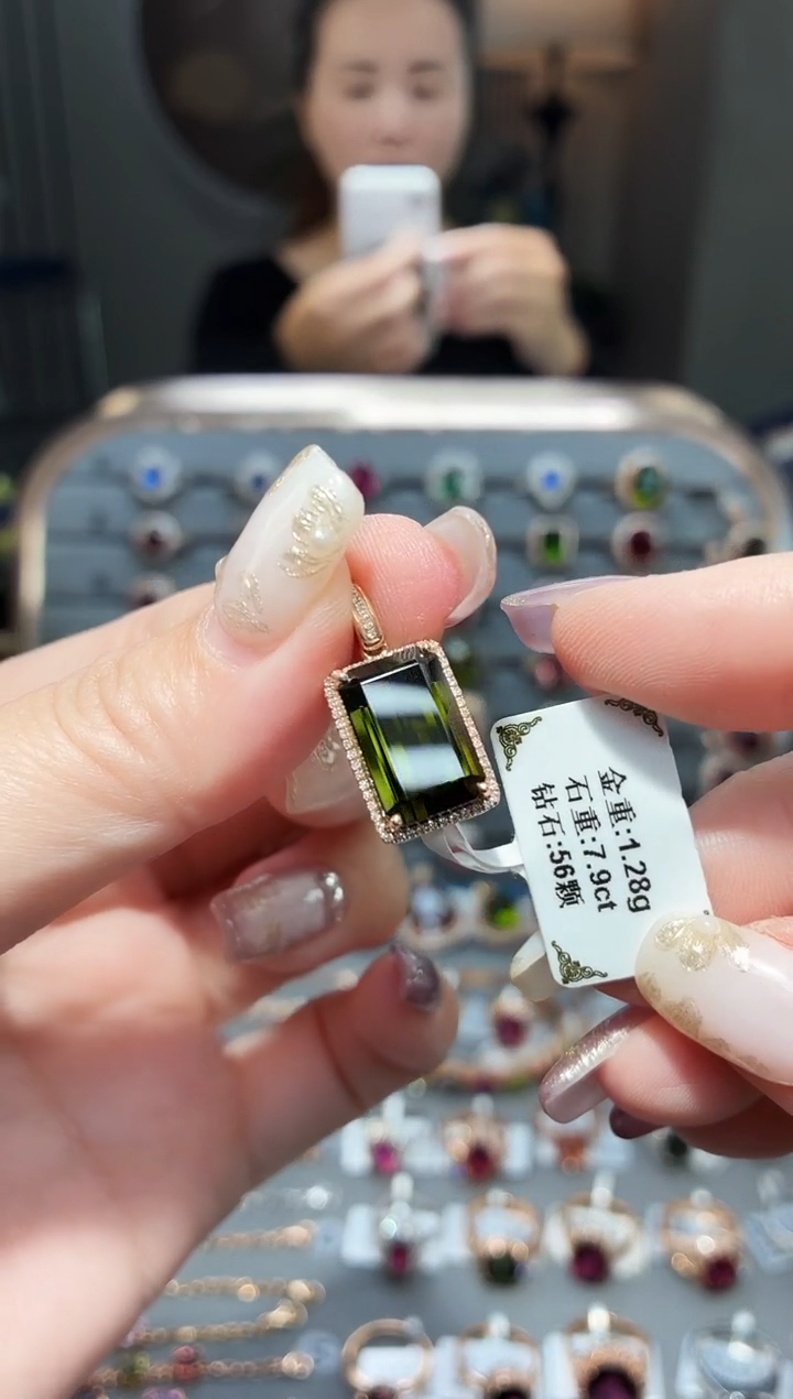 颈饰18K金镶嵌碧玺7.9..