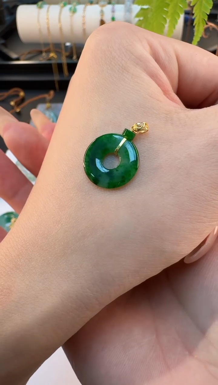 【闪购商品】翡翠颈饰18K金镶嵌缅甸翡翠A货吊坠