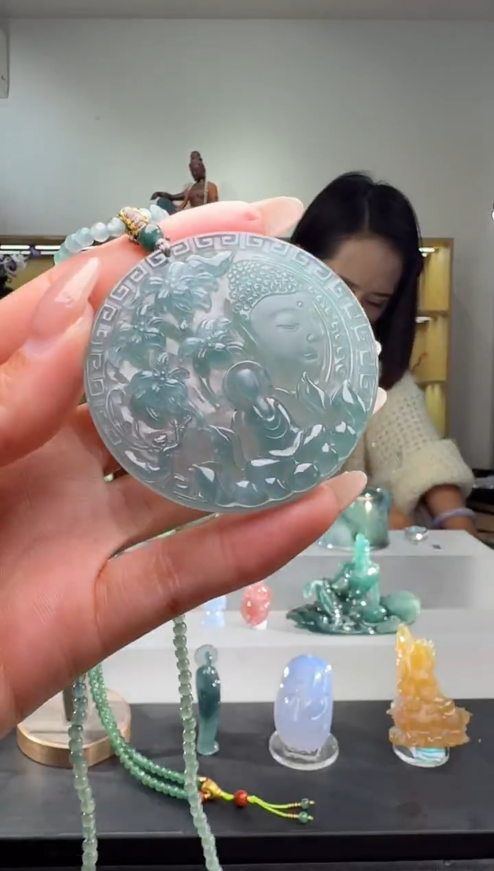 吊坠(赠链)未镶嵌翡翠花牌（多样性发其一）