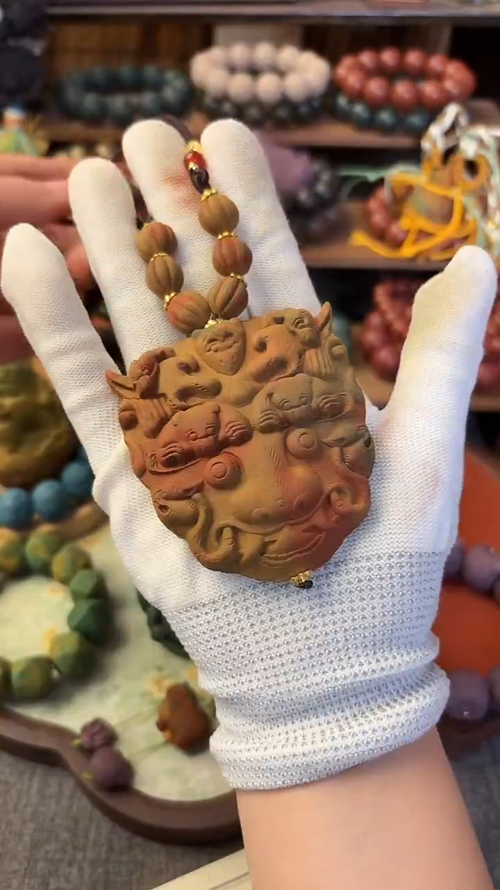 泥塑药师幽香饕餮香牌一个