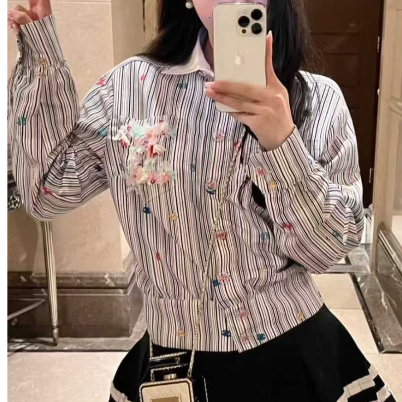 99新 Chanel/香奈儿 36码23C立体花朵logo灰色拼白色竖条纹衬衫