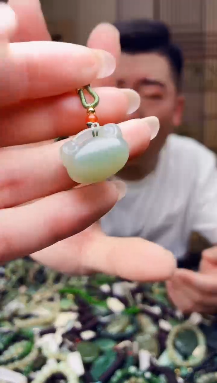 颈饰未镶嵌和田玉多样性发货，拍一发一