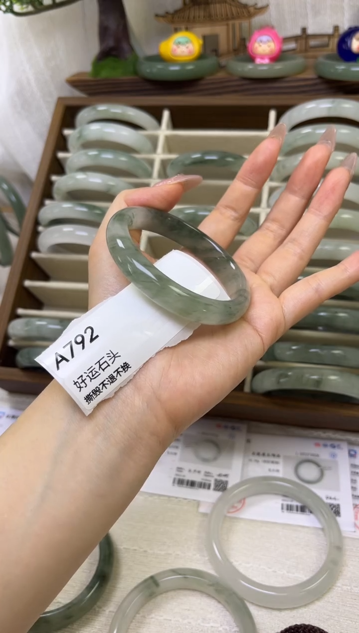 未镶嵌手镯石英质玉微瑕a792