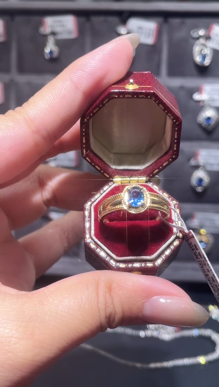 【闪购商品】蓝宝石戒指18K金镶嵌蓝宝石戒指