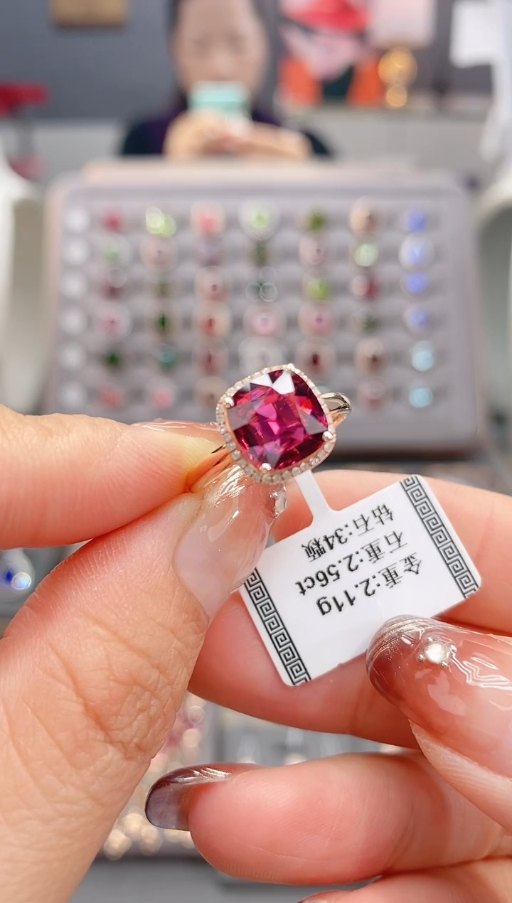 18K金镶嵌戒指碧玺2.56