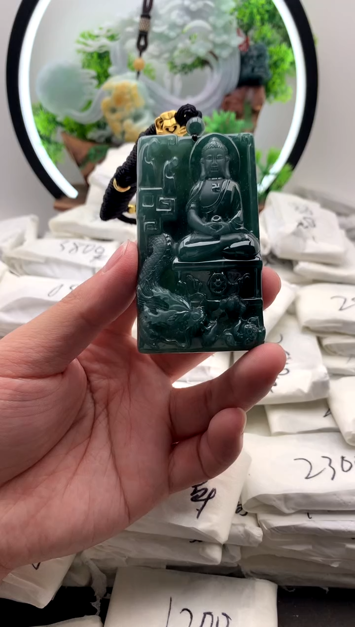 【闪购商品】翡翠颈饰未镶嵌大日如来