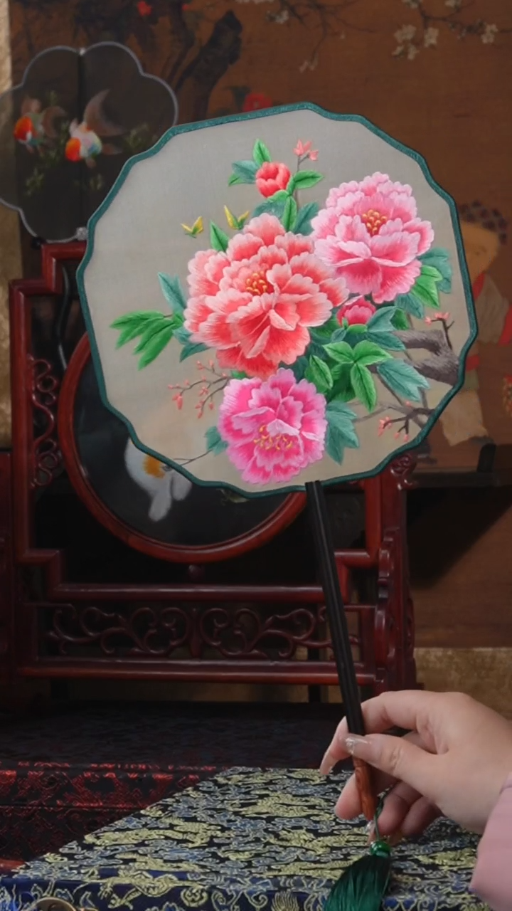 刺绣绣花团扇非遗