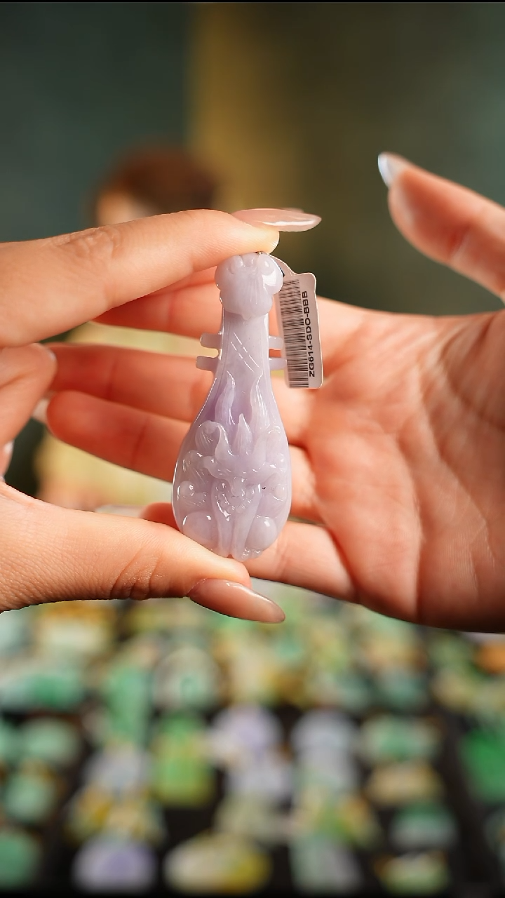 翡翠未镶嵌颈饰九尾