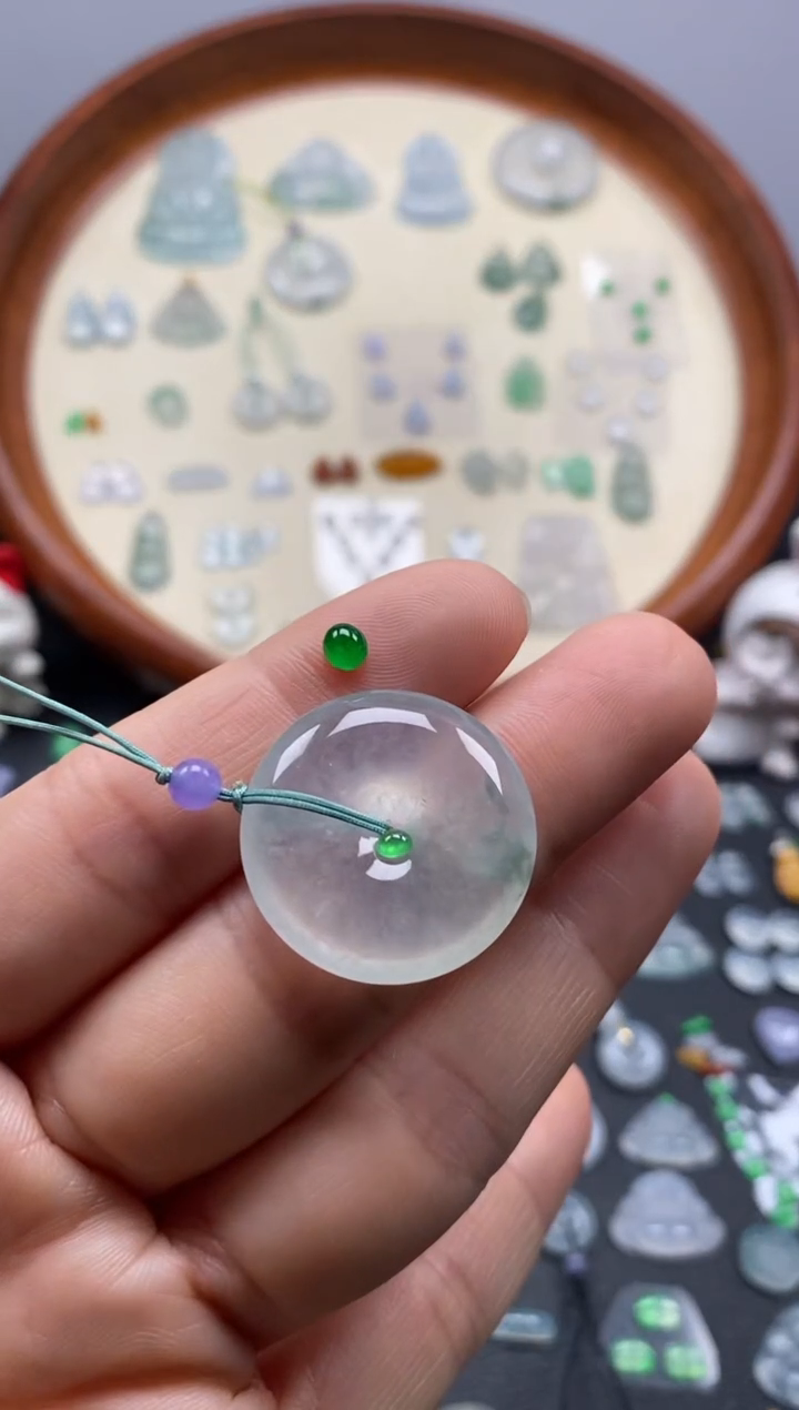 颈饰未镶嵌翡翠高冰扣子/芬