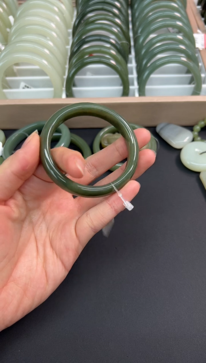 【闪购商品】和田玉手镯未镶嵌9