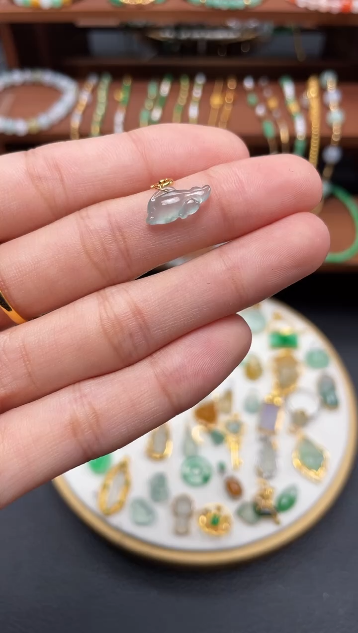 【闪购商品】翡翠吊坠(不含链)18K金镶嵌一个   JK488