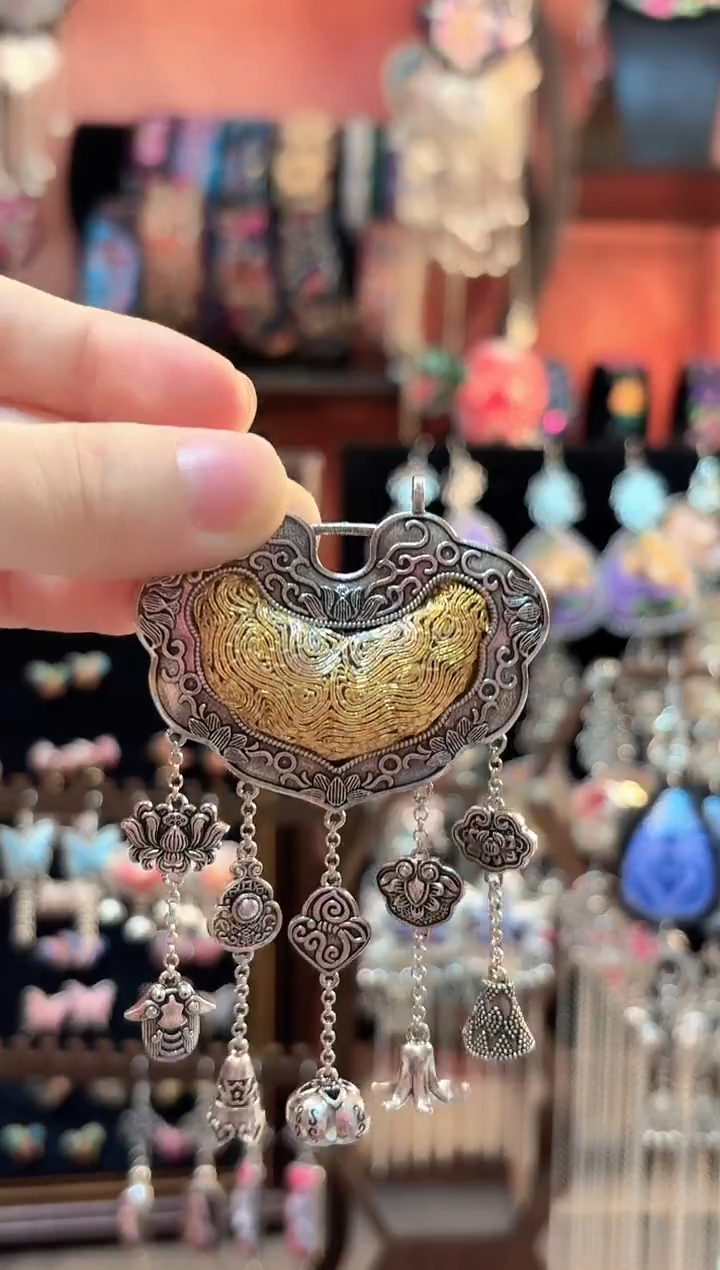 织绣 云织谣民族风精美饰品   194+链子