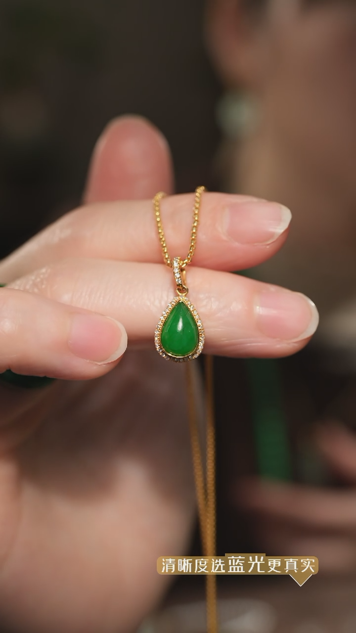 【闪购商品】翡翠吊坠(不含链)18K金镶嵌辣绿翡翠水滴吊坠