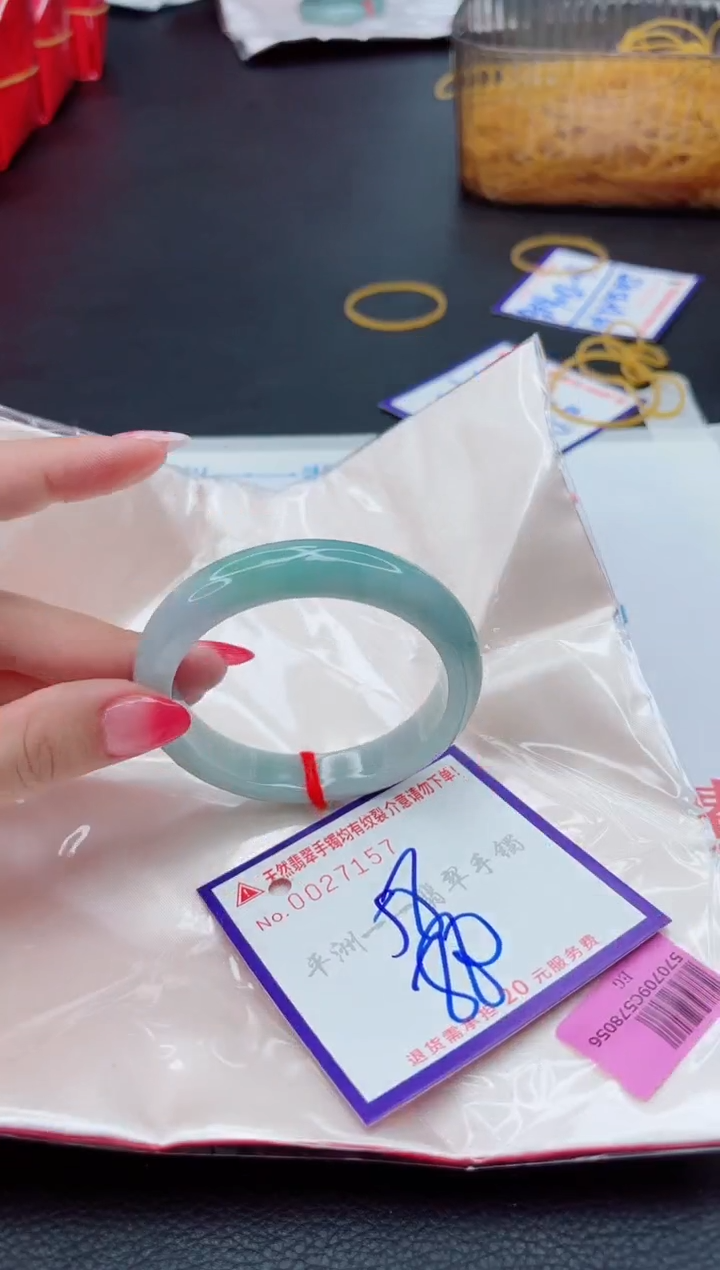 翡翠手镯未镶嵌1