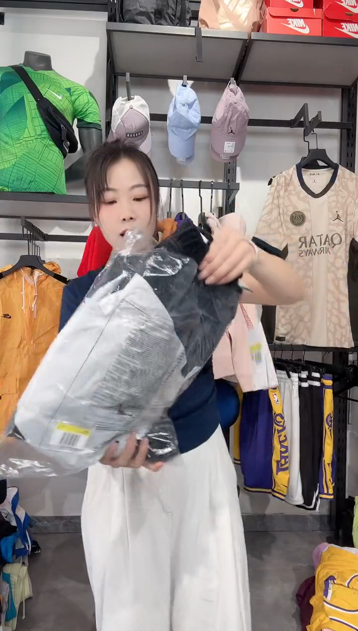 1405   编码 瑕疵款直播间过款为准 尺码S