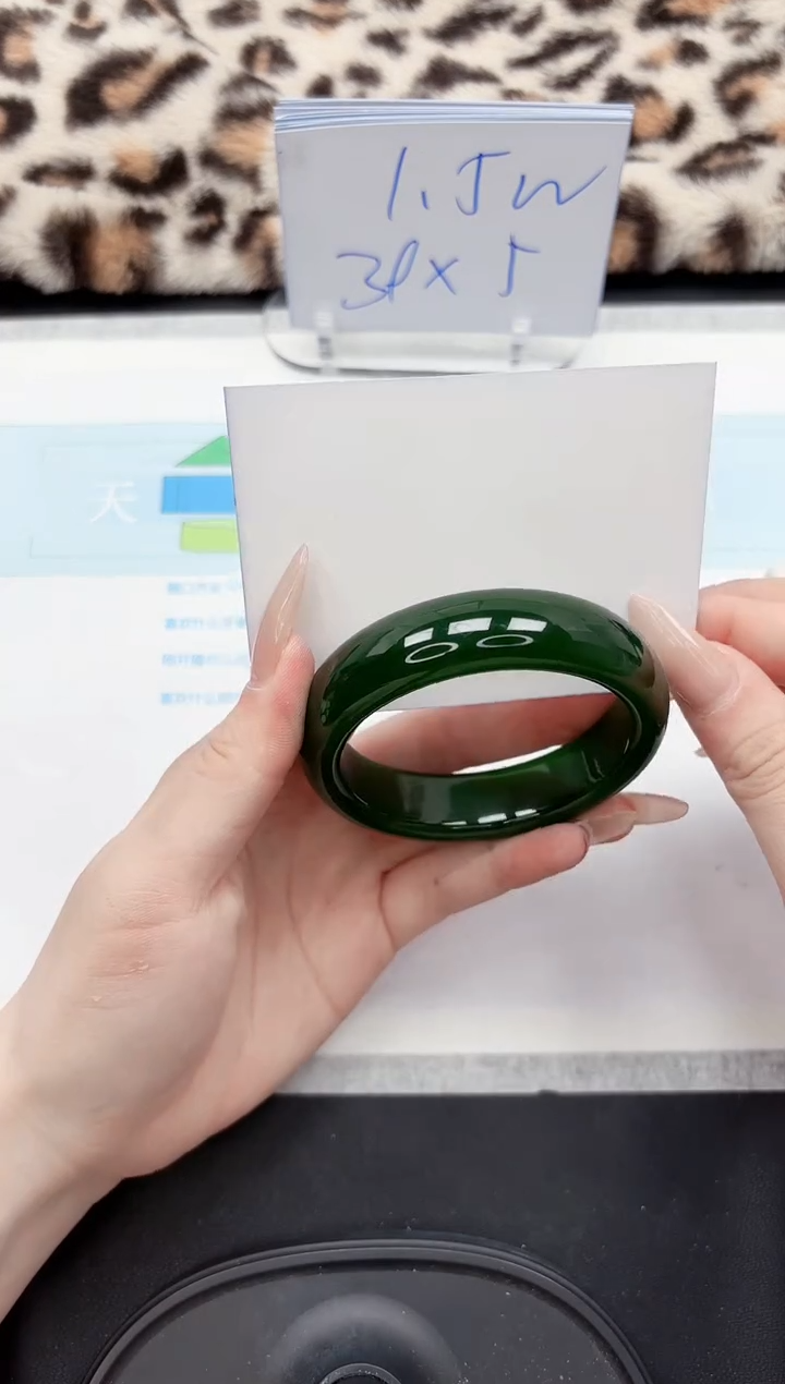 【闪购商品】石英质玉手镯未镶嵌236-56.2